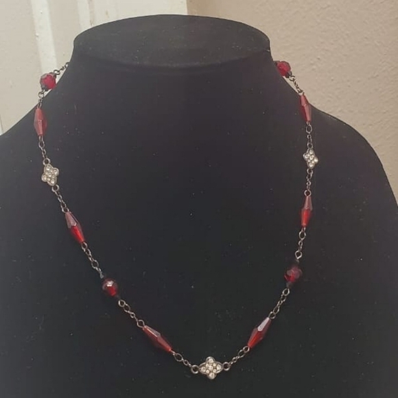 Red Glass Beads And Crystal Linked Necklace.🌴 - Picture 4 of 9
